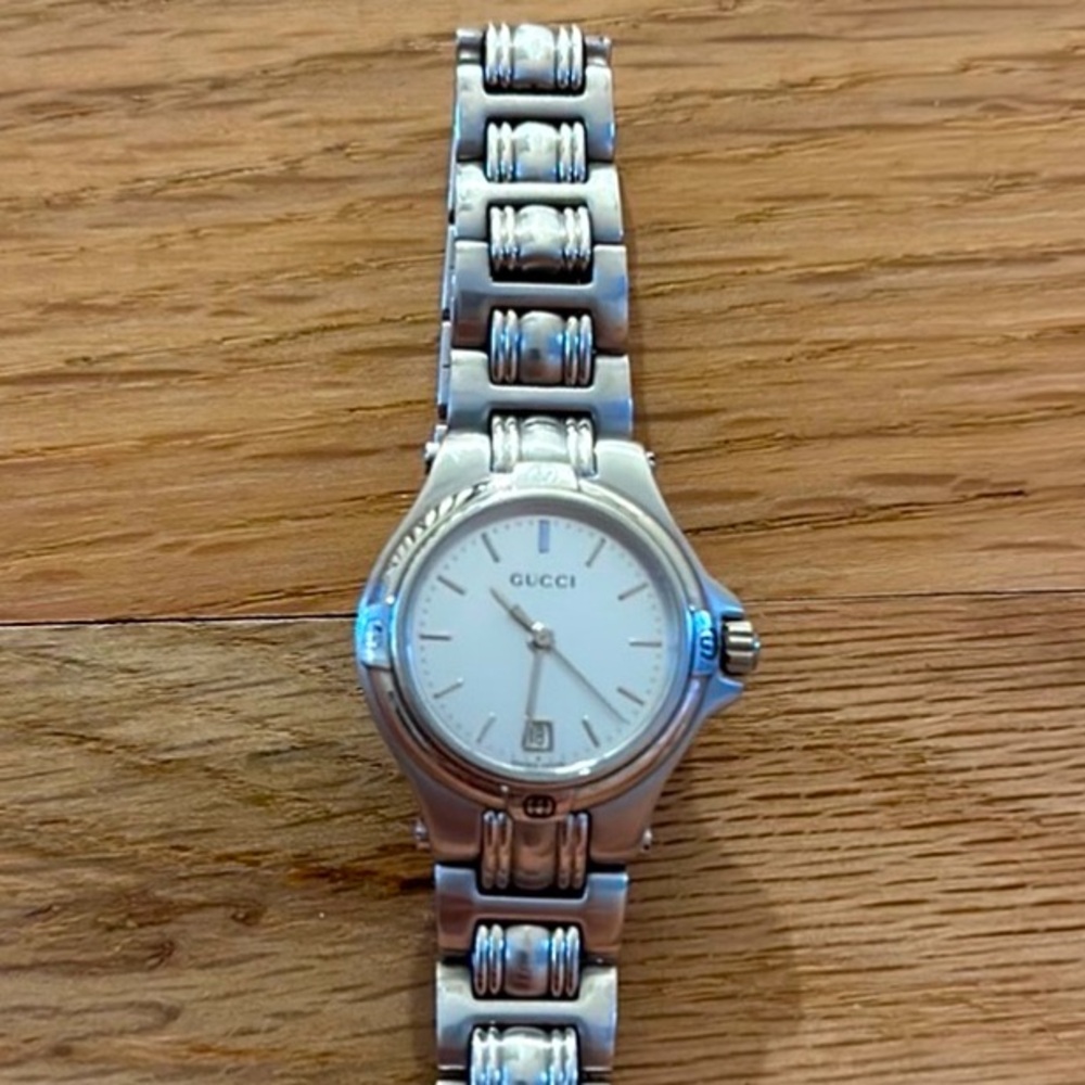 Gucci watch stainless steel silver